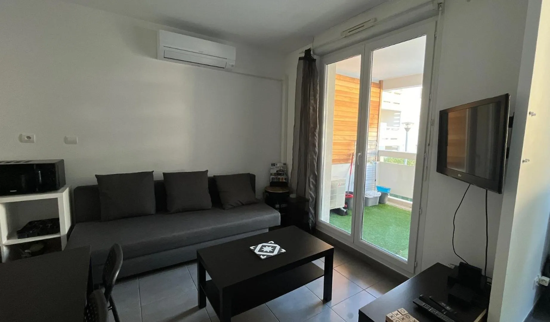 Appartement Grand Studio, Coin Nuit, Piscine, Parking Gratuit à La Ciotat