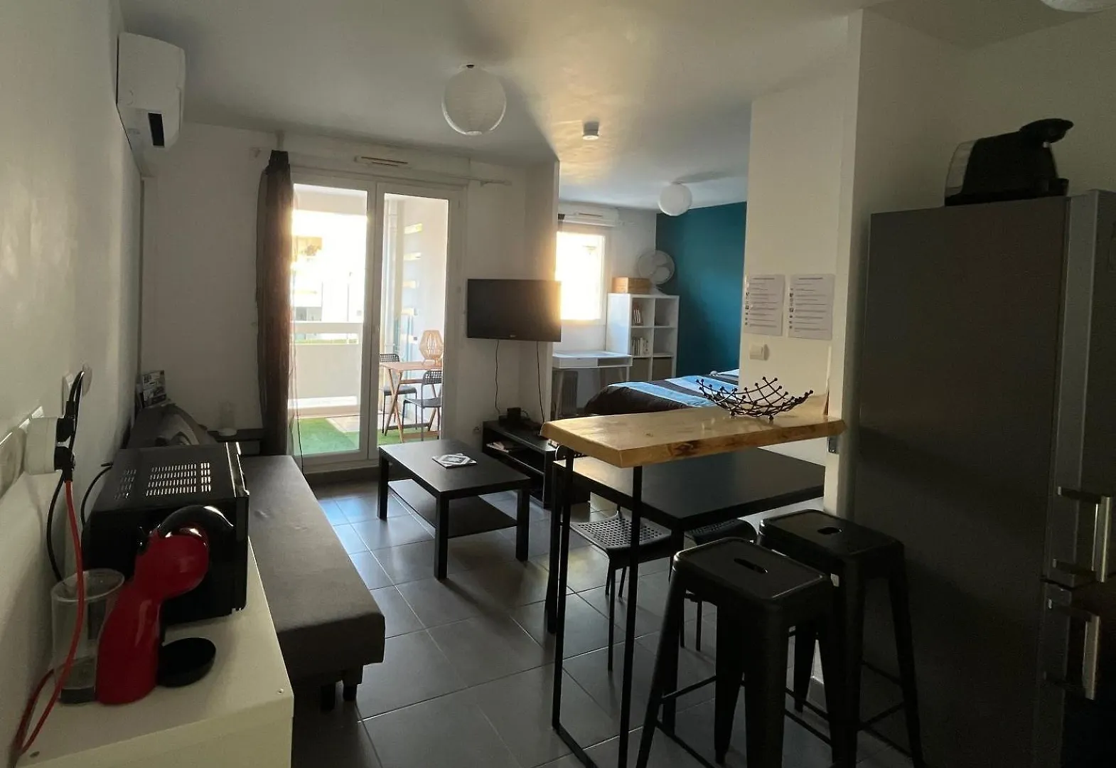 Appartement Grand Studio, Coin Nuit, Piscine, Parking Gratuit à La Ciotat